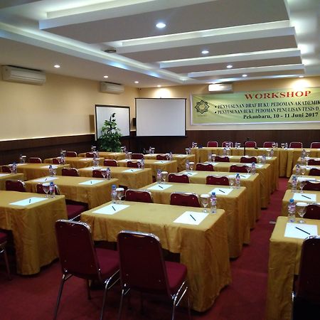 Hotel Parma Paus Pekanbaru Extérieur photo